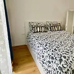 Modern Apartment With Garden Free Parking